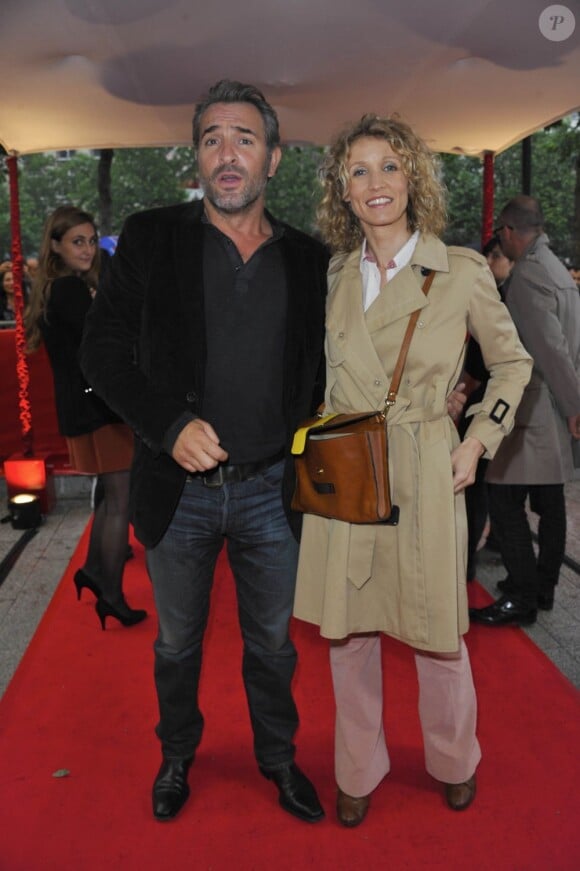 Jean Dujardin et Alexandra Lamy à la première du film Un bonheur n'arrive jamais seul, à Paris, le 15 juin 2012.