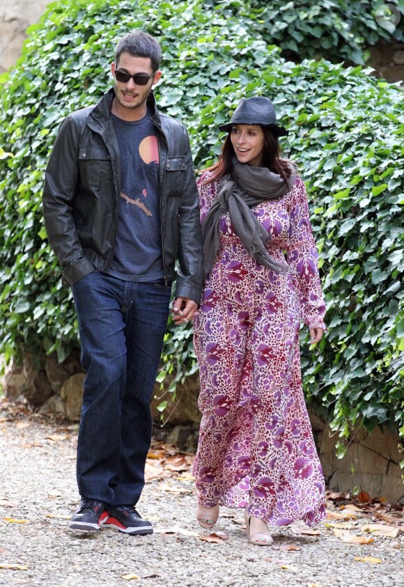 Premières photos de l'actrice Jennifer Love Hewitt, enceinte avec son fiancé Brian Hallisay lors d'une promenade romantique en amoureux à Florence, le 31 mai 2013.