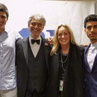 Andrea Bocelli: Sharon Stone, admirative, se joint à ses fils à l'Hollywood Bowl