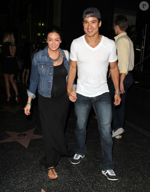Mario Lopez de sortie avec sa compagne Courtney à West Hollywood le 14 juin 2013.