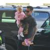 Avant de reprendre sa tournée internationale, Pink, habillée de façon décontractée, était le 16 juin dernier à l'aéroport de Los Angeles avec son mari Carey Hart et sa fille Willow.