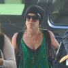 Pink, habillée de façon décontractée, était le 16 juin dernier à l'aéroport de Los Angeles avec son mari Carey Hart et sa fille Willow.