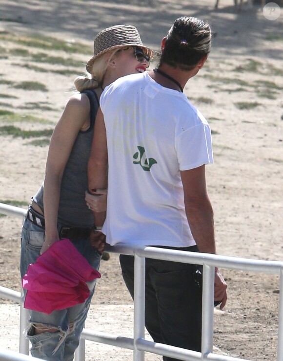 Exclusif - Gwen Stefani et Gavin Rossdale baladent leur chien au "dog park" avec leur fils Kingston à Beverly Hills, le 17 juin 2013.