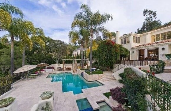 Arnold Schwarzenegger a vendu sa sublime maison de Los Anges après deux ans sur le marché, pour la somme de 12,9 millions de dollars.