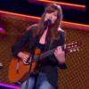 Carla Bruni, invitée de l'émission Le Grand Journal de Canal + le mercredi 19 juin 2013 pour chanter son single Mon Raymond et parler de son album Little French Songs.