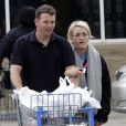 Exclusif - Jamie Lynn Spears et son fiancé Jamie Watson sont allés faire des courses au supermarché Walmart à Kentwood, en Louisiane. Le 30 mars 2013.