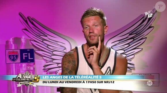 Benjamin triste dans la bande-annonce des Anges de la télé-réalité 5 sur NRJ 12 le jeudi 20 juin 2013