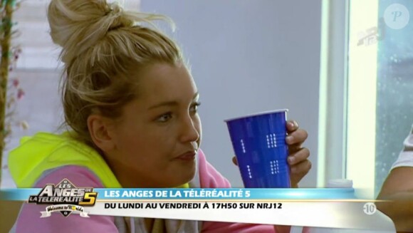 Aurélie s'isole dans la bande-annonce des Anges de la télé-réalité 5 sur NRJ 12 le jeudi 20 juin 2013