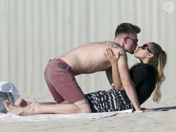 Exclusif - Leona Lewis et son petit ami Dennis Jauch sur une plage de Los Angeles, le 1er mars 2013.