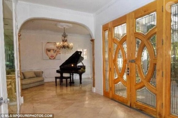 La chanteuse Leona Lewis a vendu sa sublime demeure de Los Angeles en vente pour 2 millions de dollars.