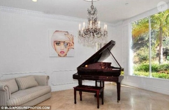 La chanteuse anglaise Leona Lewis a vendu sa sublime demeure de Los Angeles en vente pour 2 millions de dollars.