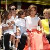 Jennifer Lopez, son petit ami Casper Smart et ses enfants Max Anthony, et Emme Anthony à la remise de l'étoile de Jennifer Lopez sur le "Walk of Fame" à Hollywood, le 20 juin 2013.