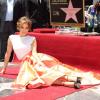 Jennifer Lopez reçoit son étoile sur le "Walk of fame" à Hollywood, le 20 juin 2013.