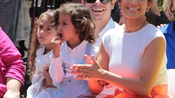Jennifer Lopez, émue devant ses jumeaux et Jane Fonda, a son étoile à Hollywood
