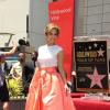 Jennifer Lopez reçoit son étoile sur le "Walk of fame", le 20 juin 2013, à Hollywood.