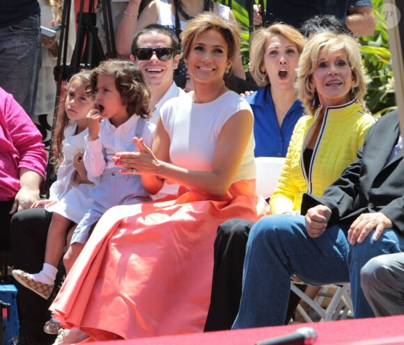 Jennifer Lopez avec son petit ami Casper Smart et ses enfants Max Anthony et Emme Anthony à la remise de l'étoile de Jennifer Lopez sur le "Walk of Fame" à Hollywood, le 20 juin 2013.