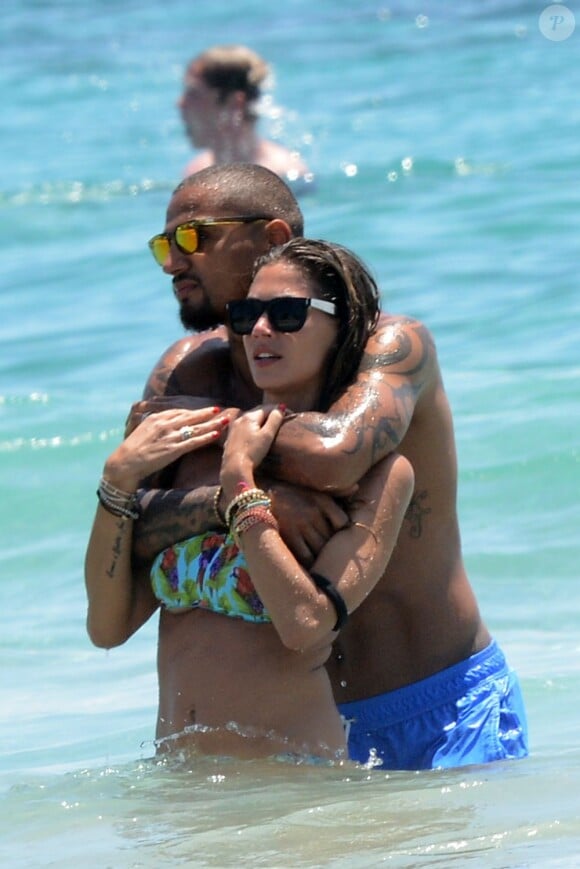 Le footballeur Kevin Prince Boateng avec sa compagne Melissa Satta en vacances à Ibiza - juin 2013