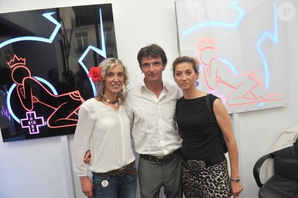 Exclusif - Valeria Attinelli, Denis Westhoff (fils de Françoise Sagan) et sa femme Nathalie au vernissage de l'exposition "Allumeuse" de Valeria Attinelli à la galerie Caplain Matignon à Paris le 18 juin 2013.