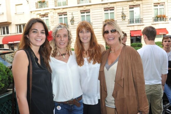 Exclusif - Anouchka Delon, Valeria Attinelli, Sophie Delon et Michèle Jaworski au vernissage de l'exposition "Allumeuse" de Valeria Attinelli à la galerie Caplain Matignon à Paris le 18 juin 2013.