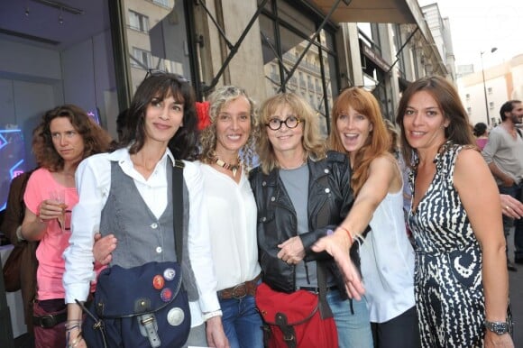 Exclusif - Sophie Renoir, Valeria Attinelli, Elsa Trillat, Sophie Delon, Sabine Perring (propriétaire de la marque Upla) au vernissage de l'exposition "Allumeuse" de Valeria Attinelli à la galerie Caplain Matignon à Paris le 18 juin 2013.