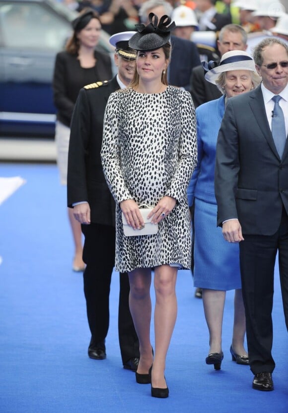 Kate Middleton, enceinte et stylée à Southampton, le 13 juin 2013.