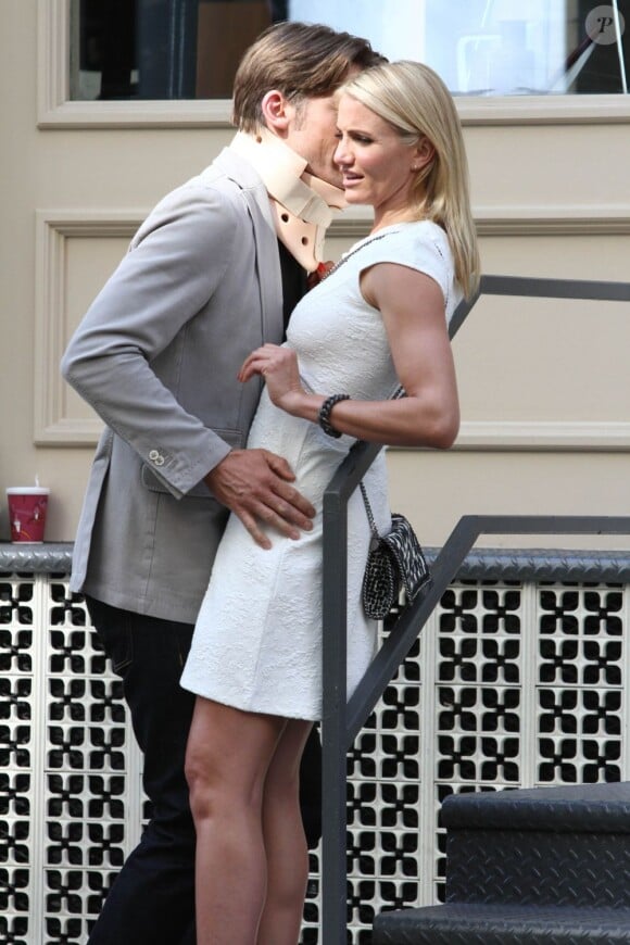 Cameron Diaz et Nikolaj Coster-Waldau s'embrassent sur le tournage de The Other Woman à Soho, New York, le 21 juin 2013.