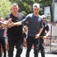  Exclusif - Le groupe One Direction acclamé par leurs fans devant leur hôtel à Atlanta, le 21 juin 2013. 