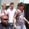 Exclusif - Le groupe One Direction acclamé par leurs fans devant leur hôtel à Atlanta, le 21 juin 2013.