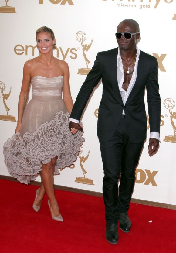 Heidi Klum et Seal à la 63e cérémonie des Emmy Awards à Los Angeles, le 18 septempbre 2011. La blonde arborait déjà son tatouage.