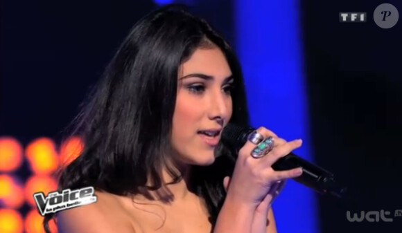 Sarah chante avec Dièse le titre Titanium de David Guetta dans The Voice 2 sur TF1.