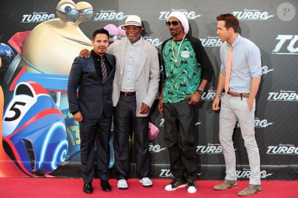 Michael Peña, Samuel L. Jackson, Snoop Lion (Snoop Dogg) et Ryan Reynolds à la première mondiale de Turbo à Barcelone, le 25 juin 2013.