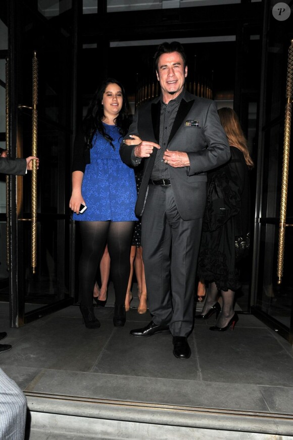 John Travolta et sa fille Ella quittent l'hôtel Corinthia après l'after-party de Killing Season à Londres le 26 juin 2013.