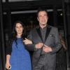 John Travolta et sa fille de 13 ans Ella Bleu devant l'hôtel Corinthia après l'after-party de Killing Season à Londres le 26 juin 2013.