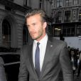 David Beckham arrive au 130 New Bond Street à Londres pour l'inauguration de la nouvelle boutique Breitling. Le 27 juin 2013.