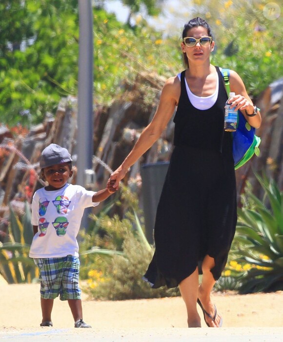 Exclusif - Sandra Bullock à Los Angeles, le 28 juin 2013 avec son fils Louis.