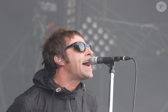 Beady Eye et Liam Gallagher jouent à Solidays sur l'Hippodrome de Longchamp à Paris le 30 juin 2013.