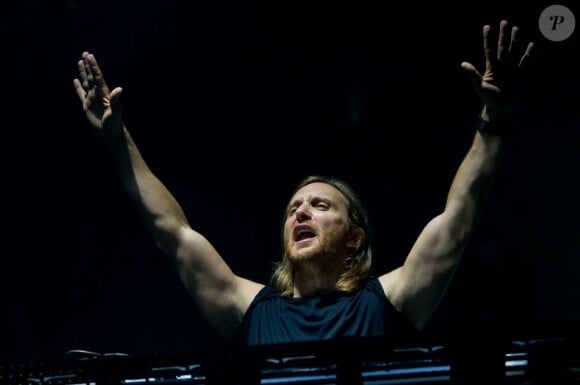 David Guetta en plein show à Solidays sur l'Hippodrome de Longchamp à Paris le 30 juin 2013.