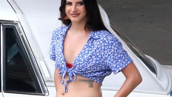 Lana Del Rey : Sexy strip-teaseuse sur le tournage de son nouveau clip