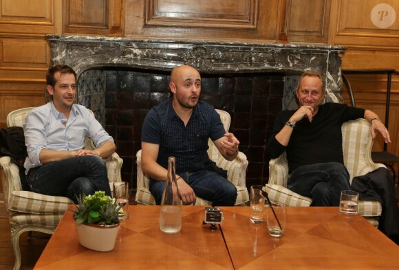 Les réalisateurs Nicolas Charlet et Bruno Lavaine avec l'acteur Benoît Poelvoorde lors de la conférence de presse du film "Le Grand Méchant Loup" à l'hôtel Hermitage de Lille le 25 juin 2013