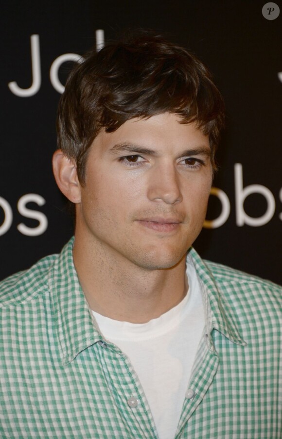 L'acteur américain Ashton Kutcher lors du photocall du film "Jobs" à Paris le 1er juillet 2013