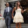 Tamara Ecclestone et son mari Jay Rutland quitte le Kensington and Chelsea Registry office de Londres le 1er juillet 2013 sous les regards de Petra Ecclestone et son époux James Stunt