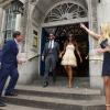 Tamara Ecclestone et son mari Jay Rutland quitte le Kensington and Chelsea Registry office de Londres le 1er juillet 2013 sous les regards de Petra Ecclestone et son époux James Stunt