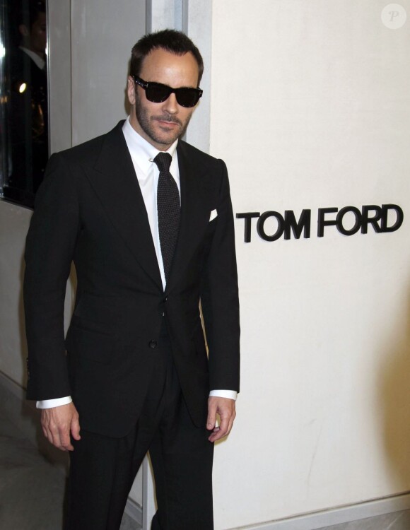 Tom Ford devant sa boutique de Beverly Hills en soutien au projet Angel Food. Le 21 février 2013.