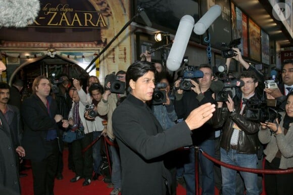 La star Bollywood Shahrukh Khan lors de la conférence de presse du film Veer-Zaara à Paris le 26 avril 2006