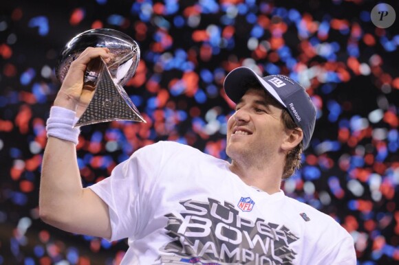 Eli Manning après la victoire des Giants de New York lors du Super Bowl XLVI au Lucas Oil Stadium d'Indianapolis le 5 février 2012