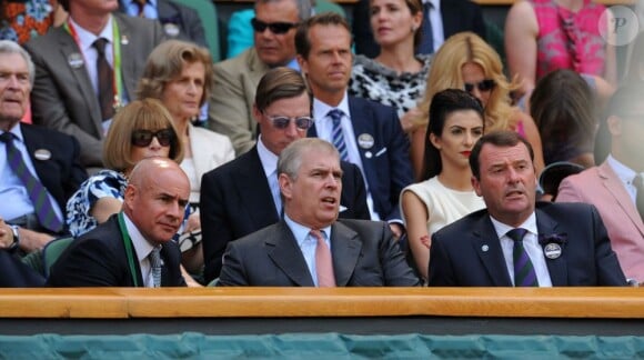 Le duc d'York et Philip Brook dans la loge royale à Wimbledon au All England Lawn Tennis and Croquet Club le 5 juillet 2013
