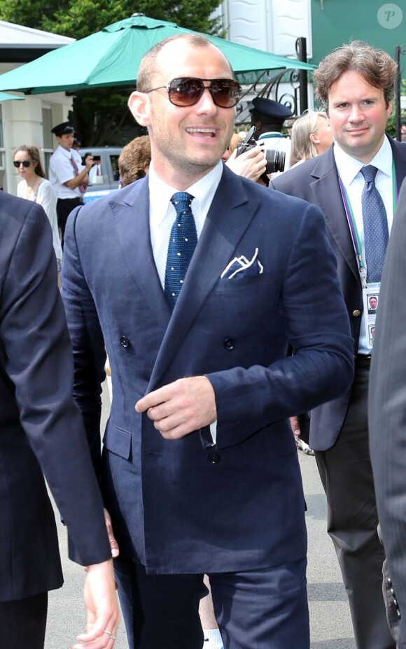 Jude Law lors de son arrivée à Wimbledon au All England Lawn Tennis and Croquet Club le 5 juillet 2013