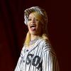 Rihanna se produit sur la scène Orange du Roskilde Festival à Roskilde au Danemark. Le 5 juillet 2013.