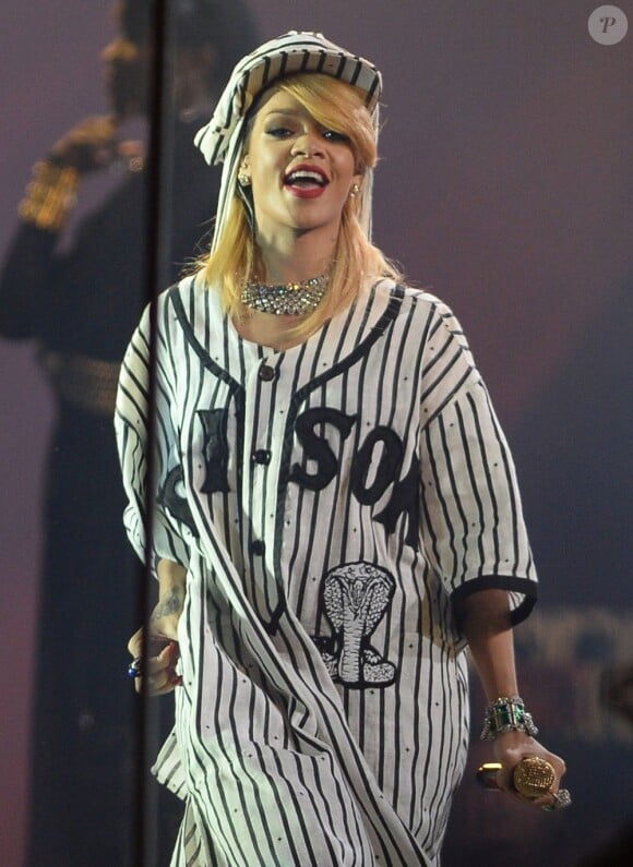 Rihanna se produit sur la scène Orange du Roskilde Festival dans la ville de Roskilde, au Danemark. Le 5 juillet 2013.
