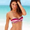 Adriana Lima pose en bikini pour Victoria's Secret.